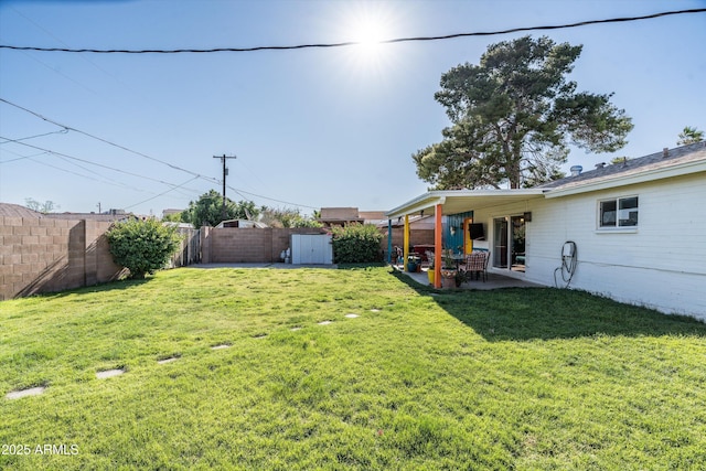 1027 E El Camino Dr, Phoenix, AZ 85020 - view of yard featuring a patio