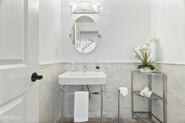 bathroom featuring sink