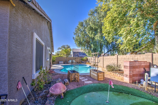 view of swimming pool