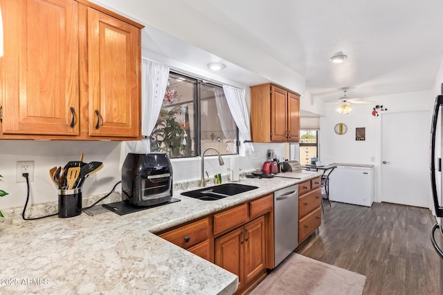 kitchen featuring a sink, a ceiling fan, dark wood-style floors, brown cabinets, and dishwasher