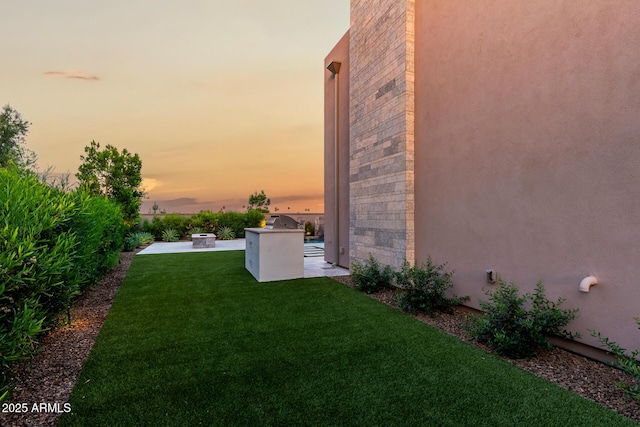 6970 E Joshua Tree Ln, Paradise Valley, AZ 85253 - view of grassy yard