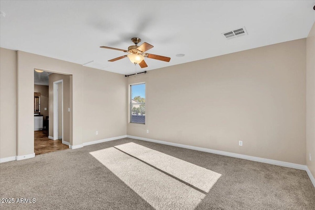 carpeted empty room featuring ceiling fan