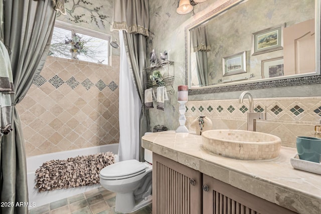 full bathroom featuring backsplash, vanity, toilet, and shower / bath combo