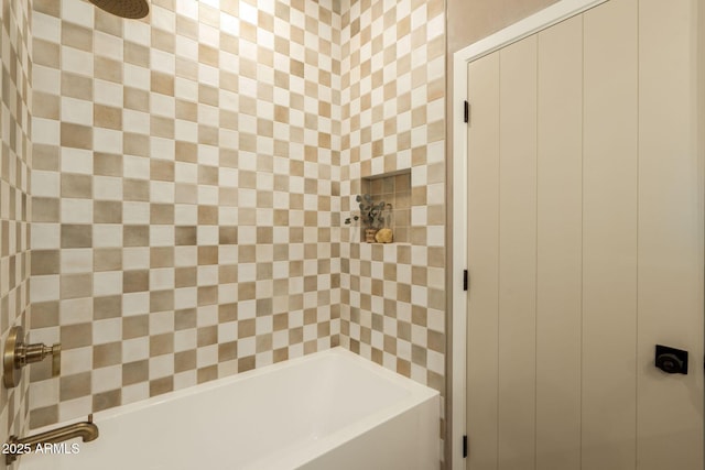 full bath with bathtub / shower combination