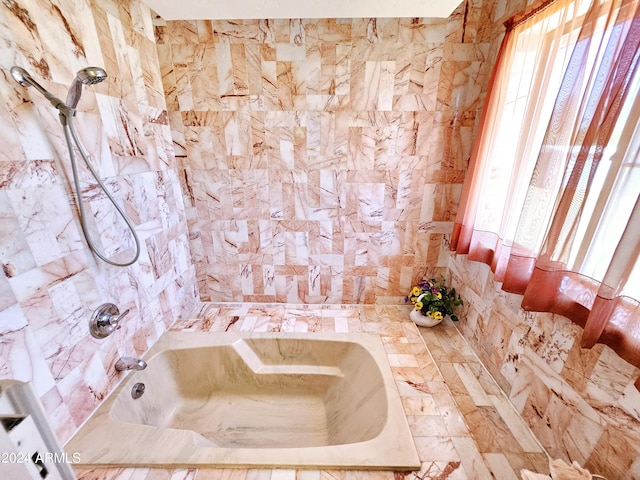 2201 E 7th St, Douglas, AZ 85607 - full bath featuring washtub / shower combination