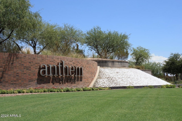 community / neighborhood sign featuring a lawn