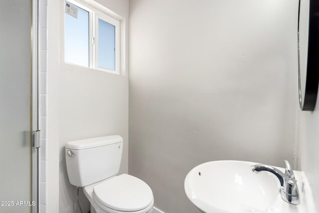 1010 W 5th Pl, Mesa, AZ 85201 - full bath featuring toilet, a sink, and a shower with shower door