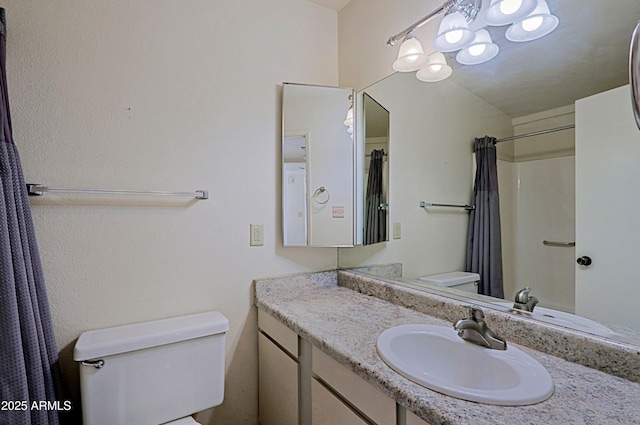 full bath with toilet, a shower with curtain, and vanity