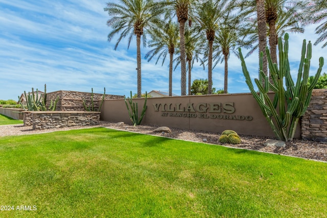 community / neighborhood sign featuring a lawn