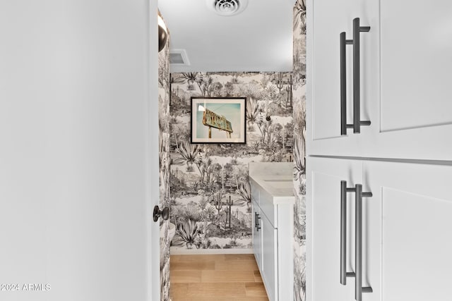 4620 N 68th St Unit 136, Scottsdale, AZ 85251 - bathroom featuring wallpapered walls, wood finished floors, vanity, and baseboards