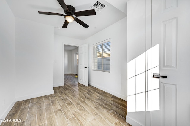 unfurnished room featuring light hardwood / wood-style flooring and ceiling fan