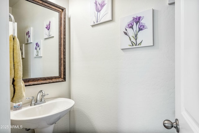 bathroom featuring sink