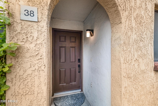 entrance to property with stucco siding