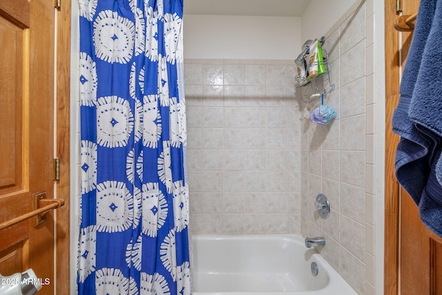 bathroom featuring shower / tub combo