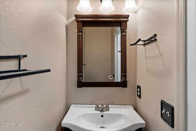7500 E Deer Valley Rd Unit 54, Scottsdale, AZ 85255 - bathroom with a sink and a textured wall