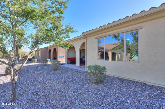 view of front of property featuring a patio