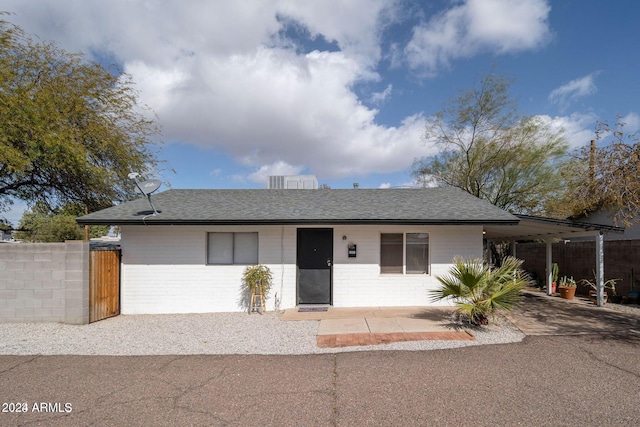 view of front facade with a carport