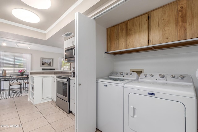 laundry area with visible vents, ornamental molding, light tile patterned floors, laundry area, and independent washer and dryer