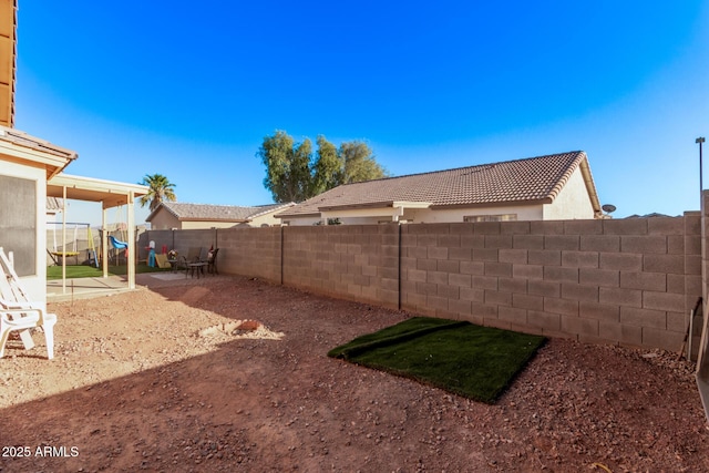 view of yard featuring a patio area