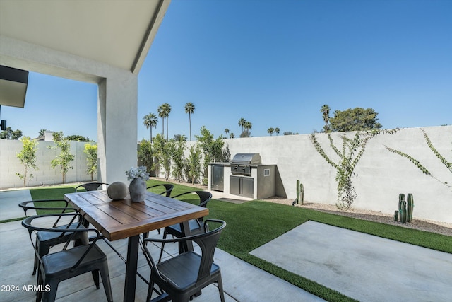 view of patio with an outdoor kitchen and area for grilling