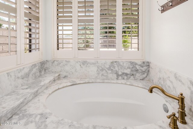 1712 E Saratoga St, Gilbert, AZ 85296 - full bath with a bath and plenty of natural light
