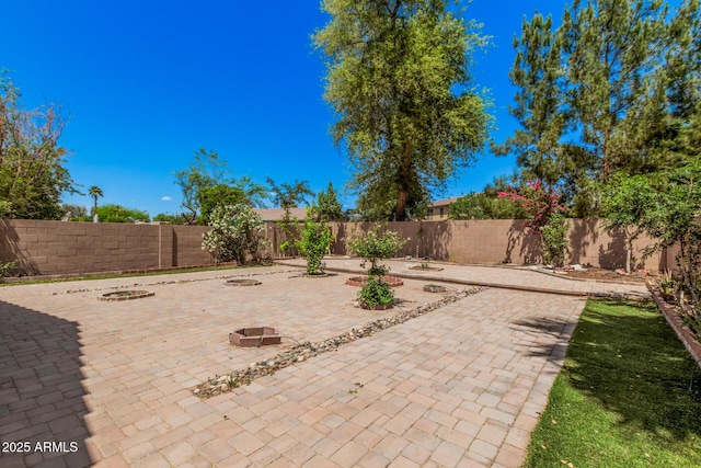1712 E Saratoga St, Gilbert, AZ 85296 - view of patio / terrace with a fenced backyard