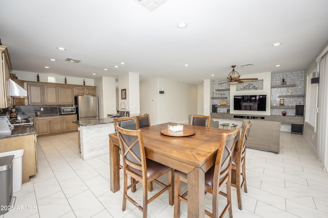 35317 N 31st Dr, Phoenix, AZ 85086 - dining room with visible vents and recessed lighting