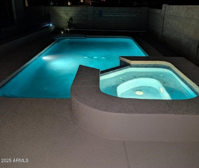 35317 N 31st Dr, Phoenix, AZ 85086 - view of swimming pool with a pool with connected hot tub