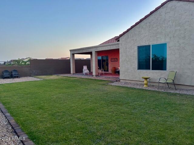 2525 N Riverside Dr, Florence, AZ 85132 - view of yard with a patio