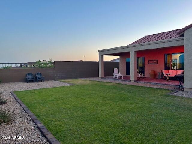 2525 N Riverside Dr, Florence, AZ 85132 - view of yard with a patio