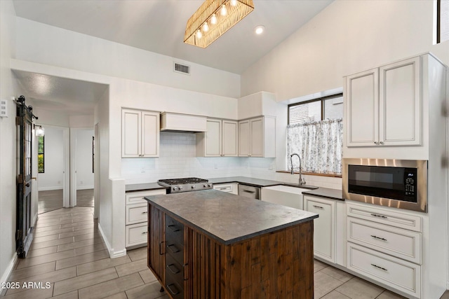 26264 N 46th St, Phoenix, AZ 85050 - kitchen featuring a sink, built in microwave, dark countertops, tasteful backsplash, and healthy amount of natural light