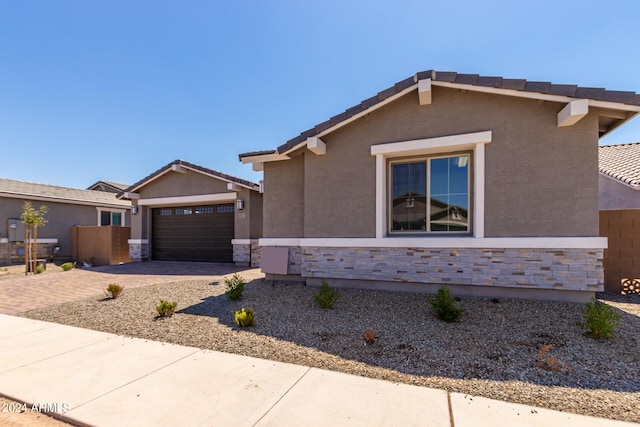 view of front facade featuring a garage