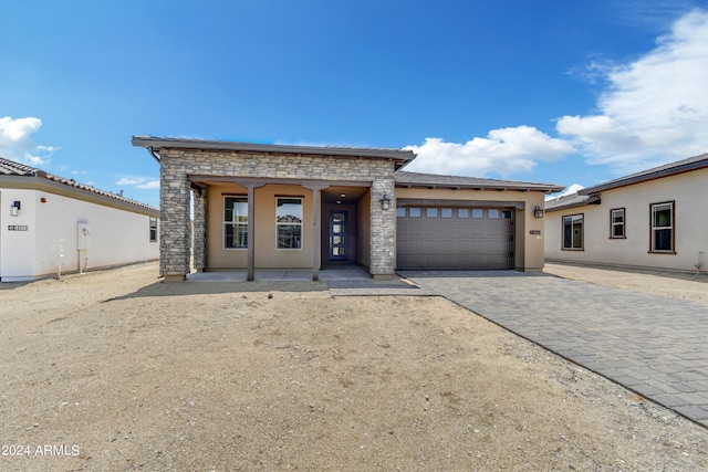 view of front facade featuring a garage