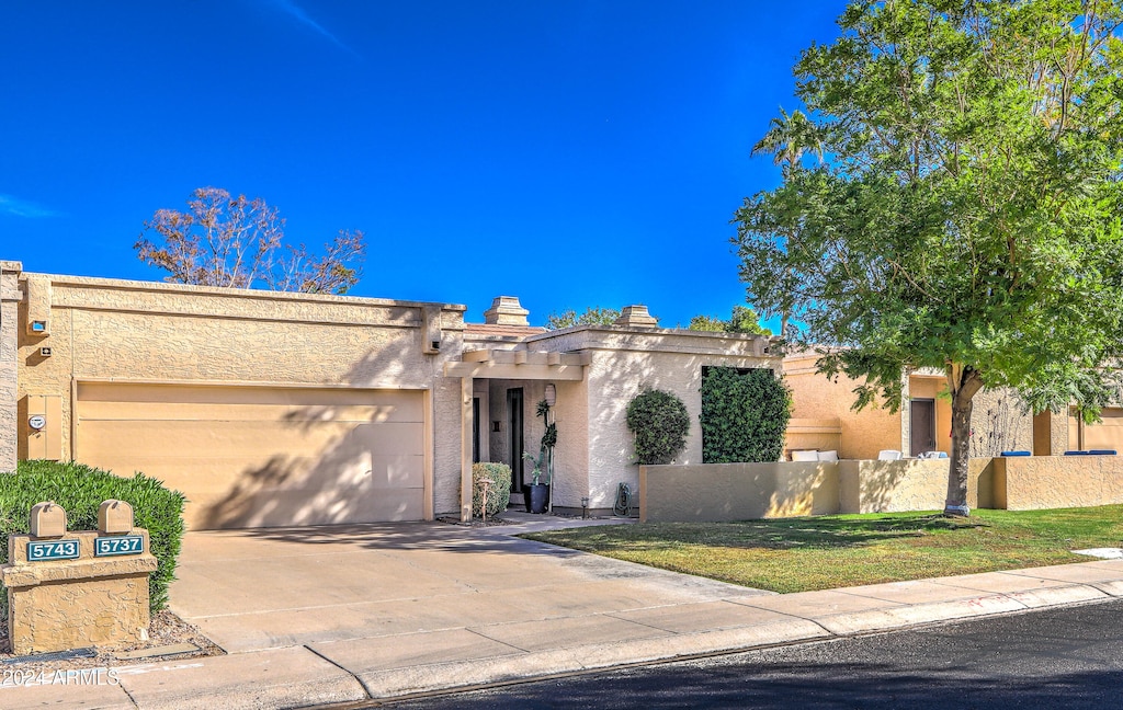 view of front of house with a front lawn and a garage