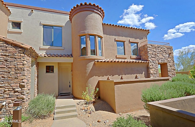 view of mediterranean / spanish-style home