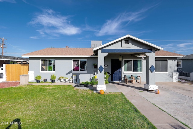 view of front facade featuring a front yard