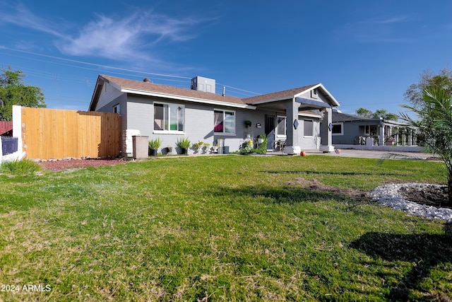 view of front facade featuring a patio area and a front lawn