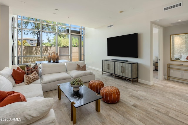 15215 N Kierland Blvd Unit 101, Scottsdale, AZ 85254 - living area featuring light wood-type flooring