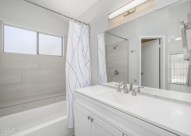 10613 S 41st Pl, Phoenix, AZ 85044 - bathroom featuring shower / tub combo with curtain, vanity, and lofted ceiling