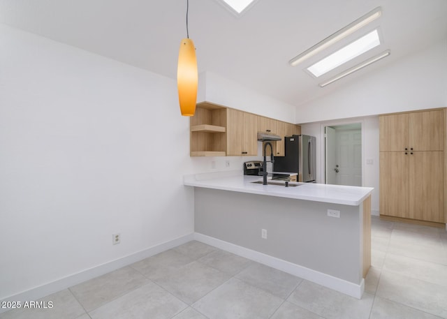 10613 S 41st Pl, Phoenix, AZ 85044 - kitchen featuring vaulted ceiling, open shelves, freestanding refrigerator, a peninsula, and light countertops