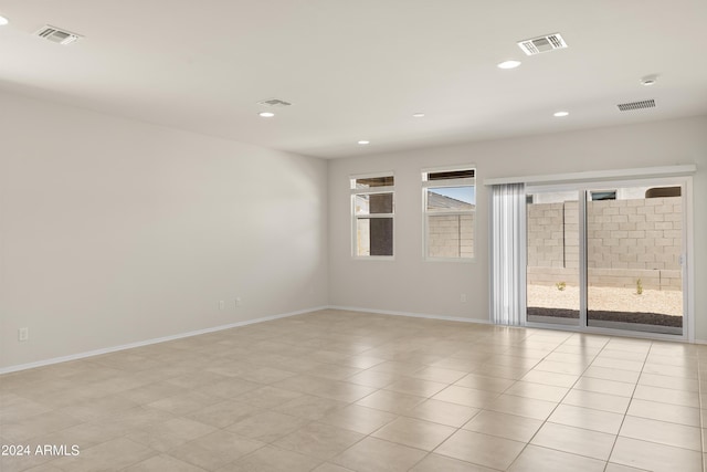 spare room featuring visible vents, recessed lighting, and baseboards