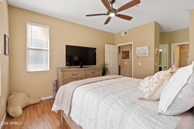 9550 E Thunderbird Rd Unit 152, Scottsdale, AZ 85260 - bedroom with wood finished floors and a ceiling fan