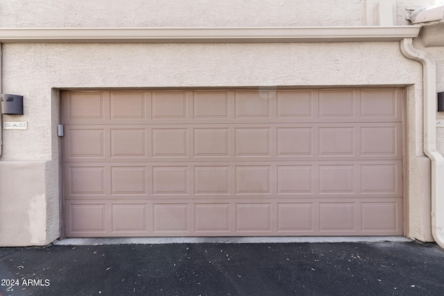 9550 E Thunderbird Rd Unit 152, Scottsdale, AZ 85260 - garage with asphalt driveway