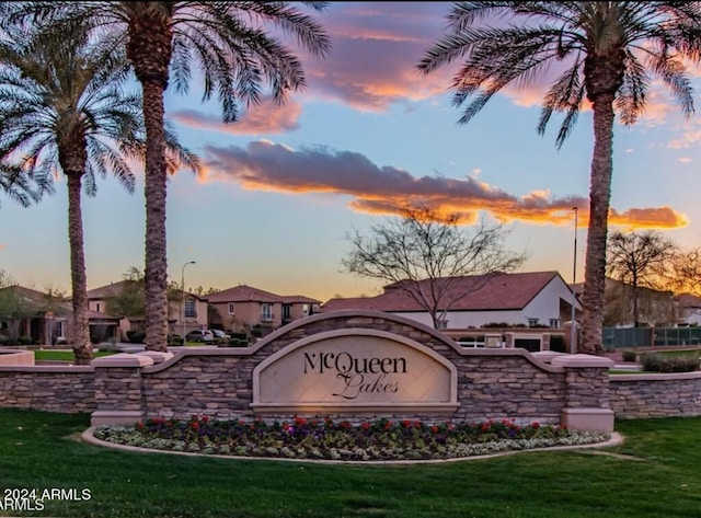 921 E Canyon Way, Chandler, AZ 85249 - community sign with a lawn and a residential view