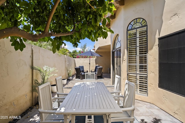 7955 E Chaparral Rd Unit 129, Scottsdale, AZ 85250 - fenced backyard with outdoor dining space and a patio