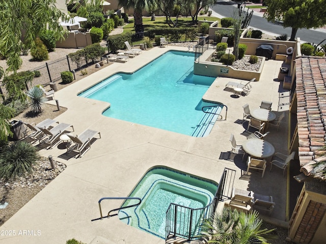 7955 E Chaparral Rd Unit 129, Scottsdale, AZ 85250 - community pool with a community hot tub and a patio