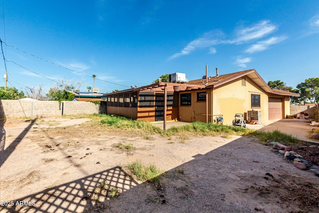 3208 W Port Royale Ln, Phoenix, AZ 85053 - rear view of house with a garage