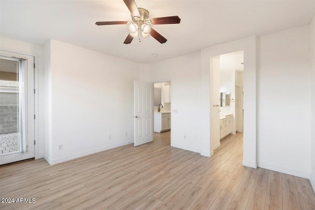 unfurnished bedroom with connected bathroom, sink, light hardwood / wood-style flooring, and ceiling fan