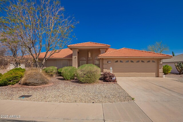 view of front of property featuring stucco siding, a garage, concrete driveway, and a tile roof