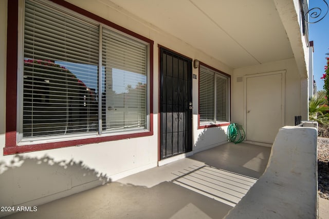 property entrance with covered porch